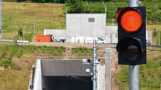 <p>Die neue, 92 Millionen Euro teure Verbindung in den Odenwald ist noch gesperrt. Spätestens morgen soll der Branich-Tunnel jedoch freigegeben werden.</p>