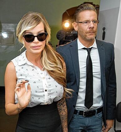 <p>Das Model Gina-Lisa Lohfink mit ihrem Anwalt Christian Simonis.</p>