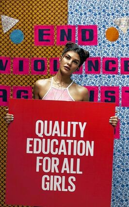 <p>Die indische Schauspielerin Jacqueline Fernandez fordert im Video zur Neuauflage des Spice-Girls-Hits "Wannabe", Bildung für alle Mädchen.</p>