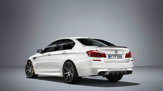 <p>mid Groß-Gerau - Die zweite Hälfte der Edition trägt die Farbe Mineralweiß metallic, auf der Heckklappe ist der aus Carbon bestehende "Gurney Flap" zu sehen.</p>