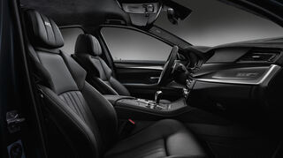 <p>mid Groß-Gerau - Der BMW M5 "Competition Edition" hat serienmäßig eine schwarze Vollleder-Ausstattung mit einer opalweißen Kontrast-Steppung an Bord.</p>