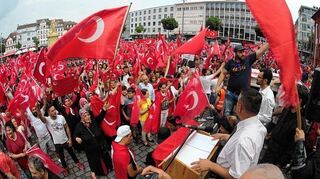 <p>Die Union Türkischer Gemeinden in Rheinland-Pfalz und Baden-Württemberg hatte zu der Demonstration in der Innenstadt aufgerufen.</p>