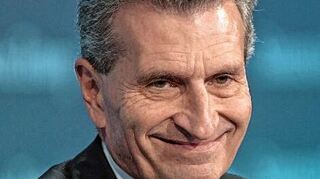<p>Günther Oettinger hat mit 56 Jahren noch an seinem Englisch gearbeitet.</p>