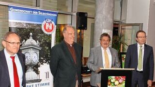 <p>Hoffen auf eine erfolgreiche Gesundheitswoche: (v.re.) Leandros Kalogerakis, GdS-Vorstand Arthur Bruno Hodapp, Bernd Schwinn und Matthias Schmitt.</p>
