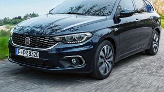 <p>Nach dem Viertürer und dem Fünftürer kam jetzt der Fiat Tipo Kombi (links) auf den Markt. Als 500S gibt sich der Kleinwagen betont sportlich.</p>