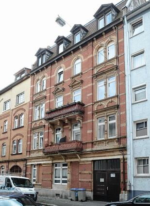 <p>Dieselbe Adresse heute: Der Eingang zum Lokal ist zugemauert.</p>