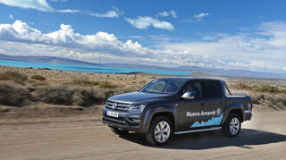 <p>mid El Calafate - Die Top-Variante des Amarok mit 224 Diesel-PS und 550 Nm Drehmoment ist für einen Pritschenwagen sehr zügig unterwegs.</p>