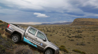 <p>mid El Calafate - Extreme Steigungen kein Problem: Sowohl für die Fahrt bergauf als auch bergab hat der Amarok Assistenzsysteme an Bord, die dem Piloten die Arbeit erleichtern.</p>