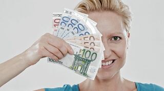 <p>Wie legt man Geld geschickt an? "Wir sind Weltmeister im Sammeln von Finanzprodukten und schließen Konten, Sparverträge und Versicherungen ab, die uns bei genauer Betrachtung gar nicht weiterhelfen", sagt André Schulz.</p>