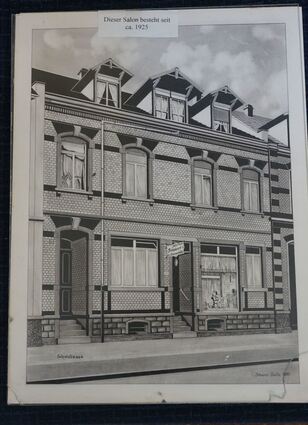 <p>Auch in den 40er-Jahren gab es hier schon ein Frisörgeschäft.</p>