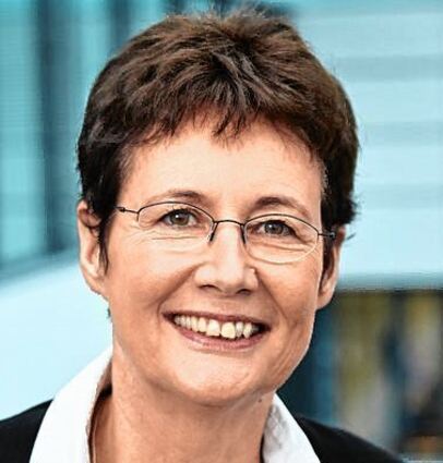 <p>Blattkritiker (v.l.): Ursula Redeker, Geschäftsführerin von Roche in Mannheim, Schauspielintendant Burkhard C. Kosminski, Wissenschafts-ministerin Theresia Bauer und der Politikwissenschaftler Karl-Rudolf Korte.</p>