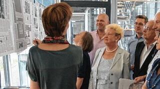 <p>Newsroomchefin Melanie Ahlemeier (v.l.) mit den Lesern Christiane Geiger, Chefredakteur Dirk Lübke, Gabriele Fleck, Lokalchef Stefan Proetel, Manfred Nagler, Manfred Dengel und Cornelia Blume bei einer Blattabnahme im Juli.</p>