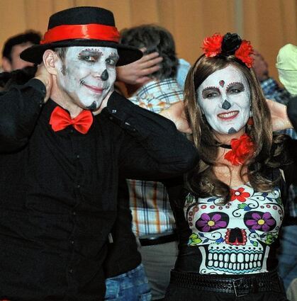 <p>Die Besucher der Punksitzung der Schlappmäuler tanzten bei jeder Gelegenheit mit.</p>