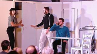 <p>"Frutti di MaReCum" begeistert die Zuschauer im H02 (Hörsaal 2) in der Alten Brauerei mit dem Stück "Beziehungswaisen".</p>