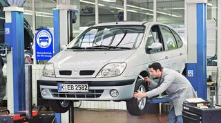<p>mid Groß-Gerau - Bei allen sicherheitsrelevanten Arbeiten am Fahrzeug sollten Autofahrer auf Kfz-Ersatzteile in Top-Qualität setzen und die fachgerechte Reparatur den Kfz-Meisterbetrieben überlassen.</p>