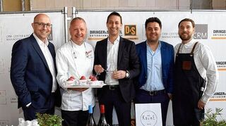 <p>"Einfach gutes Essen" wollen sie anbieten: Centermanager Hendrik Hoffmann, Eiskonditor Dario Fontanella, Achim Ihrig von Diringer & Scheidel, "Die Küche"-Geschäftsführer Ashkan Mahmoud und Sternekoch Dennis Maier (v. l.).</p>