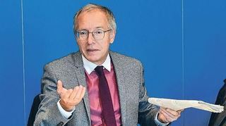 <p>Karl-Rudolf Korte während der Diskussionsrunde.</p>