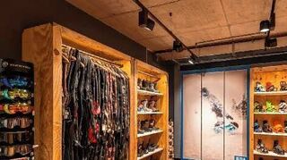 <p>Die 21sportsgroup betreibt auch Filialen von Planet Sports.</p>