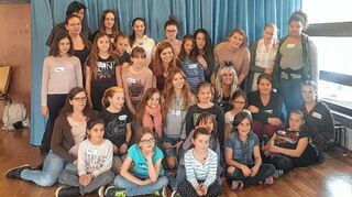 <p>Ein Gruppenbild der Teilnehmerinnen durfte beim 20. Mädchentag im Jugendhaus in der Gartenstadt nicht fehlen.</p>