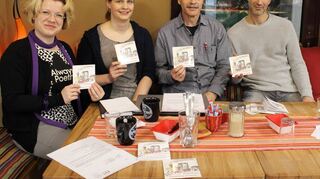 <p>Sie präsentieren die CD "Die Trumpbahn" im Weltladen (v.l.): Nina Mayer-Kotlenga, Carolin Ankenbauer, Wilfried Röhrig und Amin Jan Sayed.</p>