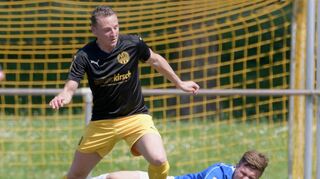 <p>Nach dem Schlusspfiff brach Simon Schläfer mit seinen Ladenburgern zum Party-Marathon auf. Käfertal hatte sich mit Jan Nicklich nichts vorzuwerfen.</p>
