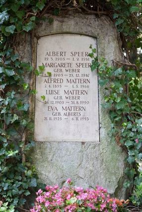 <p>Albert Speers Grab auf dem Bergfriedhof in Heidelberg.</p>