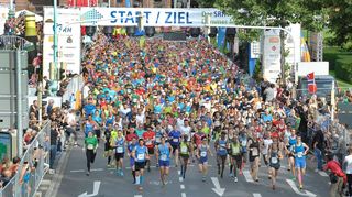 Beim 14. Dämmermarathon durch Mannheim und Ludwigshafen wurde der seit 2012 gültige Streckenrekord gebrochen.
