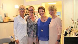 <p>Das Team des Instituts Bonset feierte mit Kunden und Freunden zum 30. Jubiläum ein kleines Straßenfest (v.l.): Silke Grimm, Barbara Bernhard, Inhaberin Gabriele Bonset und Katalin Marton.</p>