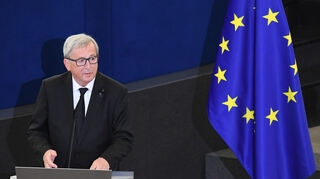 EU-Kommissionspräsident Jean-Claude Juncker hält am europäischen Trauerakt für den verstorbenen Altkanzler Helmut Kohl im EU-Parlament in Straßburg eine Rede.