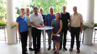 <p>In Edingen-Neckarhausen hat sich am Dienstagabend eine Ortsgruppe des Naturschutzbundes (NABU) gegründet. Unser Bild zeigt (v.l.) Christiane Kranz, Christoph Aly und den neuen Vorstand der Ortsgruppe: Thomas Hoffmann, Norbert Pfrang, Stefan Brendel, Birgit Jänicke sowie die Kassenprüfer Walter Heilmann und Gustav Klersy.</p>