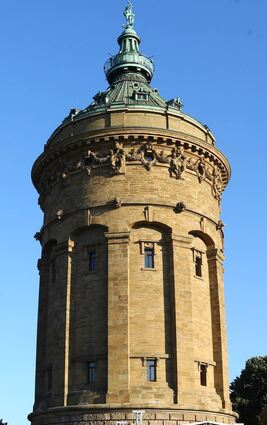 <p>Im Schatten des Wasserturms geht es ums A oder O.</p>