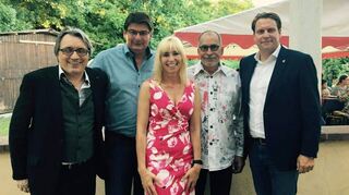 <p>Feiern den 30. Geburtstag des Vereins (v.l.): RGV-Vorsitzender Walter Schafar, SPD-Bundestagsabgeordneter Stefan Rebmann, RGV-Vorsitzende Sandrina Künster mit Kollege Michael Lösch und SPD-Landtagsabgeordneter Boris Weihrauch.</p>