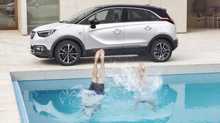<p>mid Groß-Gerau - Cool am Pool: Der Crossland X ist laut Opel ein knackig-kompaktes SUV für den urbanen Lifestyle.</p>