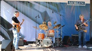 <p>Die Musik kommt an, das Wetter spielt mit: Beste Voraussetzungen für einen entspannten Vormittag beim "MorgenJazz", den der Südhessen Morgen" gestern wieder auf dem Schillerplatz präsentiert hat.</p>