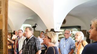 <p>Eingebettet in das Tal der Jagst, liegt das ehemalige Zisterzienser-Kloster Schöntal (li. unten). Hier scheinen die Uhren im 19. Jahrhundert stehen geblieben zu sein. Diese Zeitreise haben die 44 Teilnehmer der Morgentour absolviert.</p>