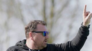 <p>Hüttenfelds Trainer Marco Falkenstein ärgert sich darüber, dass eine Spieler für Partien Urlaub nehmen müssen.</p>