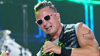 <p>Andreas Gabalier in Topform: Auf dem muskulösen linken Oberarm hat er sich den Umriss des Hockenheimrings aufgemalt.</p>