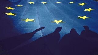 <p>Eine Armee für Europa? In einer immer gefährlicheren Welt wird Sicherheitspolitik nunmehr als Verteidigungspolitik verstanden. Die Folge: Militärischen Fähigkeiten kommt wieder größere Bedeutung zu.</p>