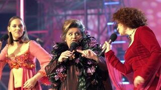 <p>Mit Lesley Bogaert (l.) und Brigitte Oelke tritt Fleming (Mitte) im März 2001 in Hannover bei der Vorentscheidung zum Grand Prix d'Eurovision an.</p>