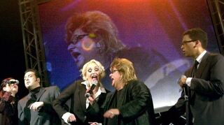 <p>Alles Stars in der All-Star-Band (v.l.): Yvonne Betz, Laith Al-Deen, Annette Postel, Joy Fleming und Xavier Naidoo feiern 75 Jahre Capitol Mannheim.</p>