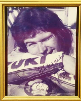 <p>Ein Freund des Hauses: Autogrammbild von Weltmeister Barry Sheene.</p>