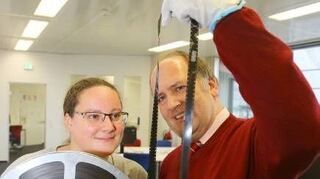 <p>Desiree Spuhler (Stadtarchiv) und Peter W. Ragge ("MM").</p>