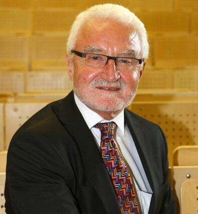 <p>Bei seiner Verabschiedung im Hörsaal des Klinikums bekam der HNO-Klinikchef und Hochschullehrer Karl Hörmann viel Lob.</p>