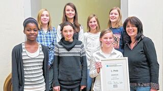 <p>Die sieben Mädchen des Kircheimer Jugendtreffs haben mit ihrer Betreuerin Sigrid Laber den Heidelberger Präventionspreis entgegengenommen.</p>