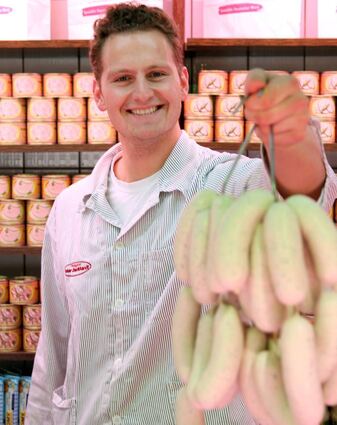 <p>Fleischermeister Philipp Burkhardt experimentiert gerne in der Wurstküche - es hat einige Wochen gedauert, bis das Rezept für seine Weißwurst feststand.</p>