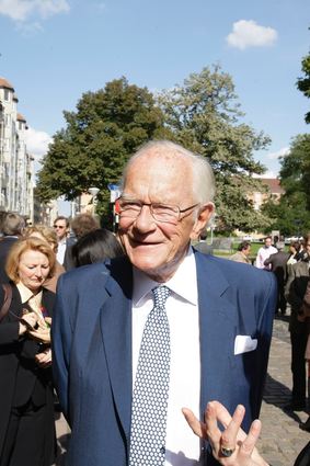 Einer seiner letzten großen Auftritte in Mannheim: Curt Engelhorn 2010 vor der Jesuitenkirche beim Festgottesdienst zur "Staufer"-Ausstellung.