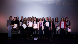 Die Preisträgerinnen beim „Girls Go Movie“-Wettbewerb im Cinemaxx-Kino.