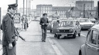 In Mannheim wurde am 4. Mai 1977 eine Fahndung ausgelöst, nachdem Passanten den damals flüchtigen RAF-Terroristen Christian Klar am Steuer eines Volkswagens gesehen haben wollen.