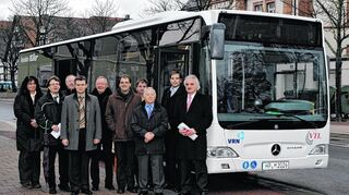 <p>Nach vielen Diskussionen rollen die neuen Busse jetzt: Gestern kamen Vertreter der Unternehmen sowie von Stadt und Schulen zur Inbetriebnahme.</p>