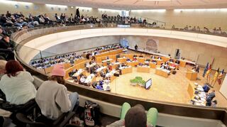 Von der Empore aus beobachteten viele Besucher gestern die Haushaltsberatungen im Stadthaus, die heute ab 9 Uhr fortgesetzt werden.